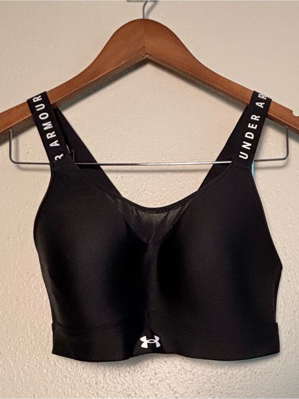 Under Armour Large Women's Black Sports Bra with Branded Straps